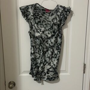 Sunny Leigh Black & Gray Leopard Ruffle Front Sleeveless Blouse